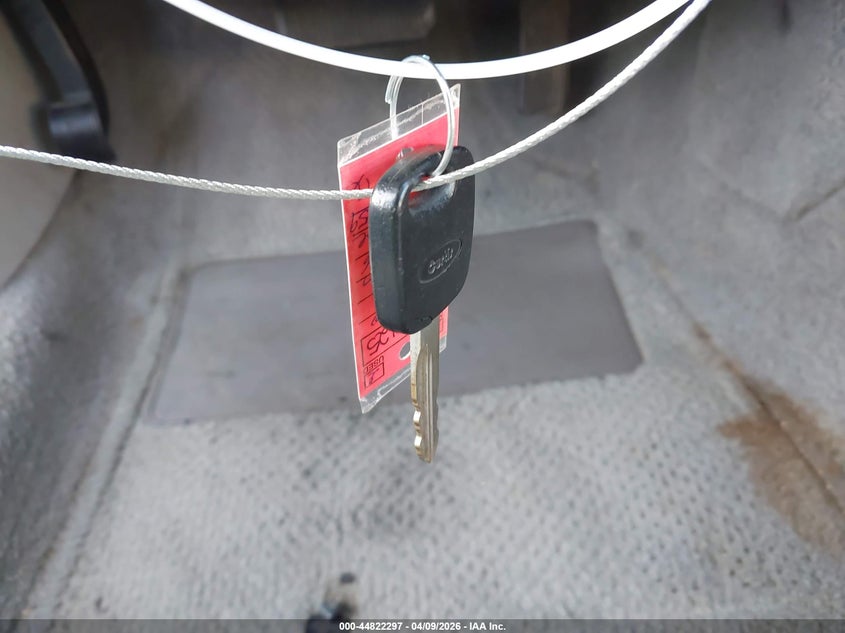 2000 Ford Crown Victoria VIN: 2FAFP73W1YX132556 Lot: 44822297