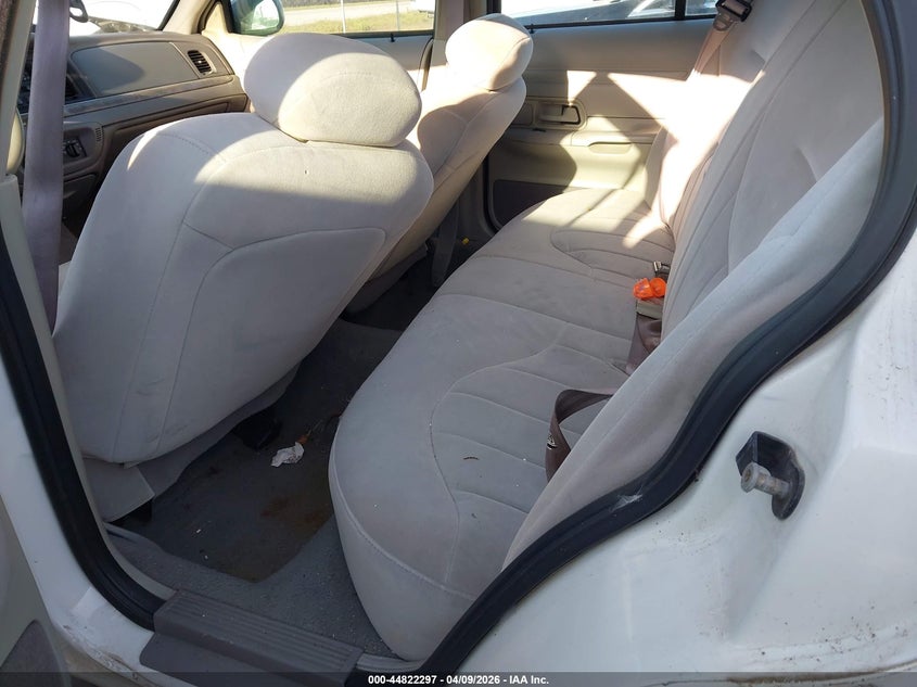 2000 Ford Crown Victoria VIN: 2FAFP73W1YX132556 Lot: 44822297