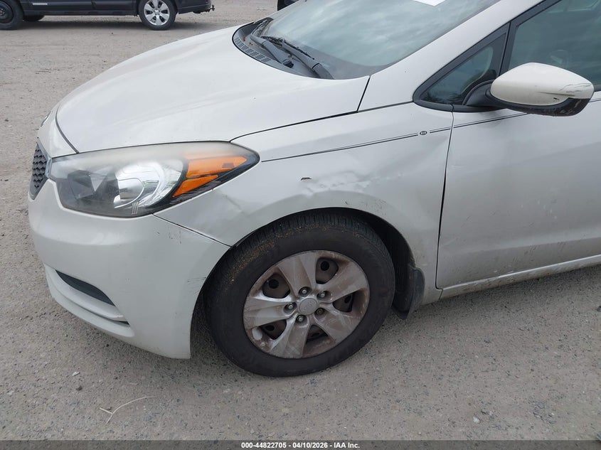 2014 Kia Forte 1.8 Lx cream Lot 111044822705 Vin KNAFK4A69E5184716