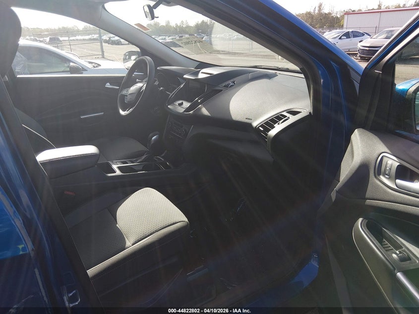1FMCU0GD4JUC27353 2018 Ford Escape 1.5 Se blue