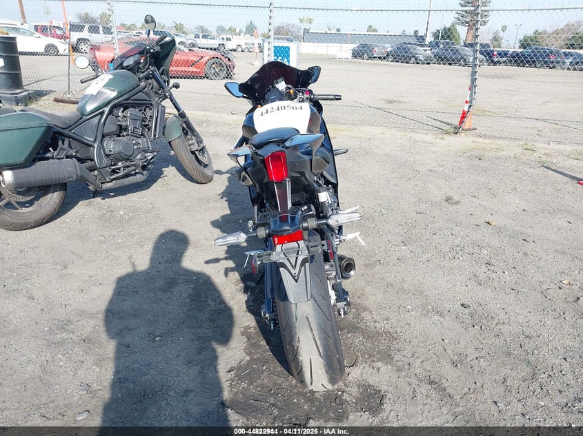 2025 Yamaha Yzfr7 VIN: JYARM38Y4SA004004 Lot: 44240504