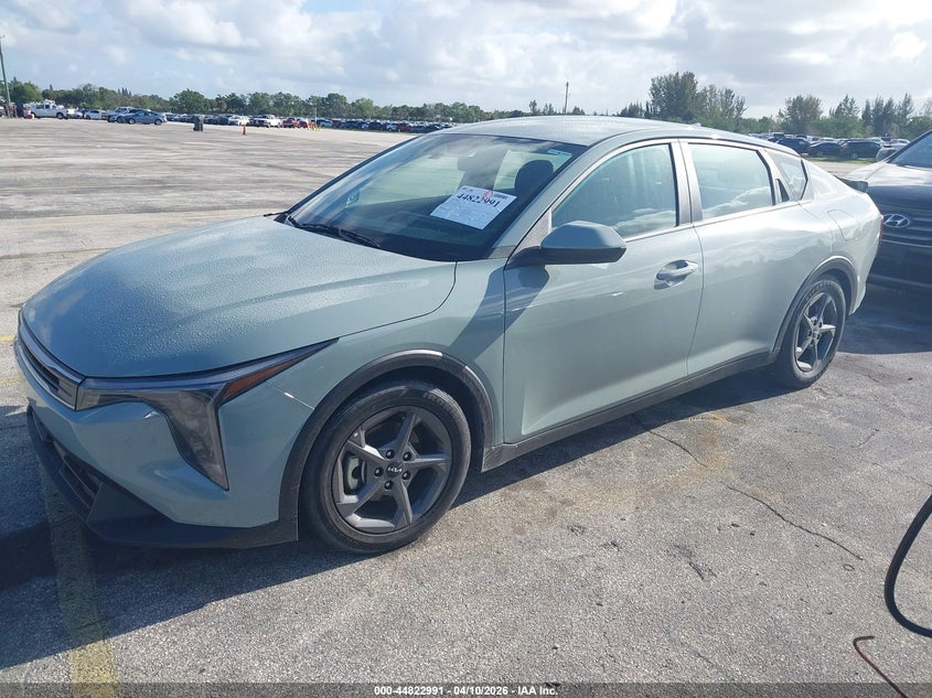 2025 Kia K4 2.0 Lxs grey Lot 111044822991 Vin 3KPFT4DE0SE041060
