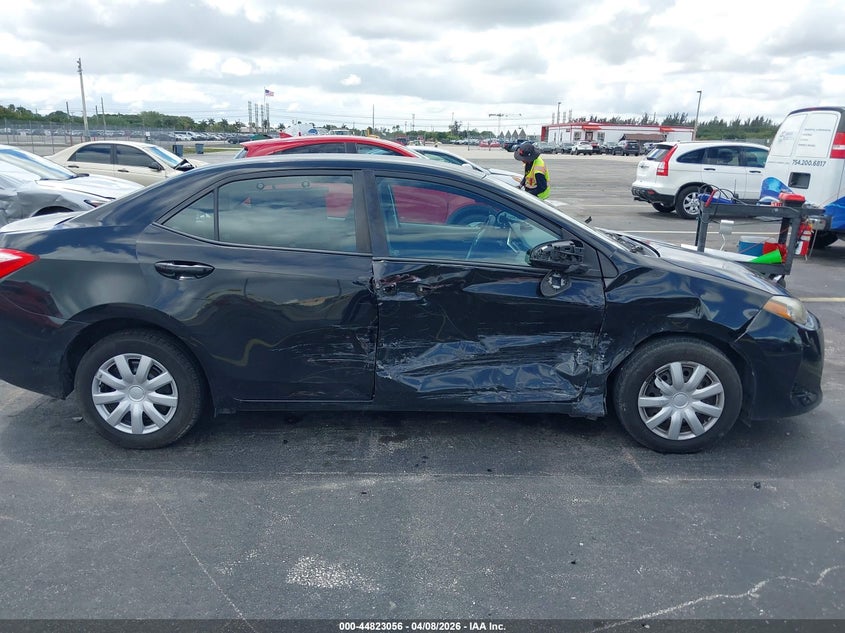 2017 Toyota Corolla 1.8 Le black Lot 111044823056 Vin 5YFBURHE7HP617026