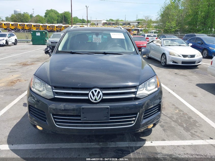 2014 Volkswagen Touareg 3.6L Lux VIN: WVGEF9BP8ED006675 Lot: 44823119
