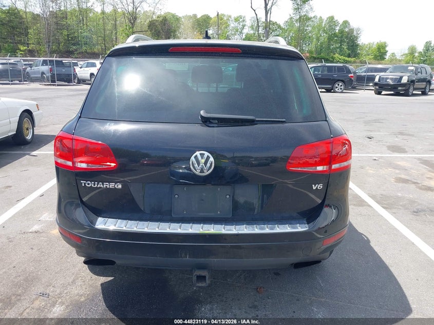 2014 Volkswagen Touareg 3.6L Lux VIN: WVGEF9BP8ED006675 Lot: 44823119