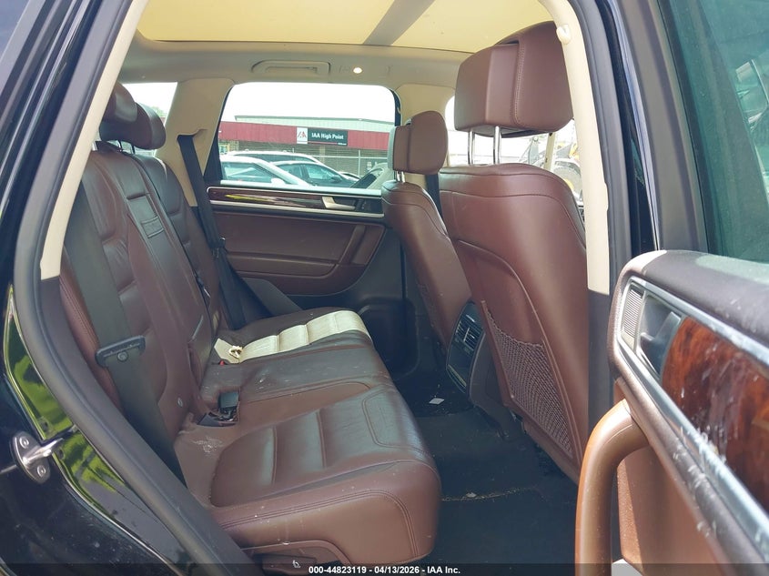 2014 Volkswagen Touareg 3.6L Lux VIN: WVGEF9BP8ED006675 Lot: 44823119