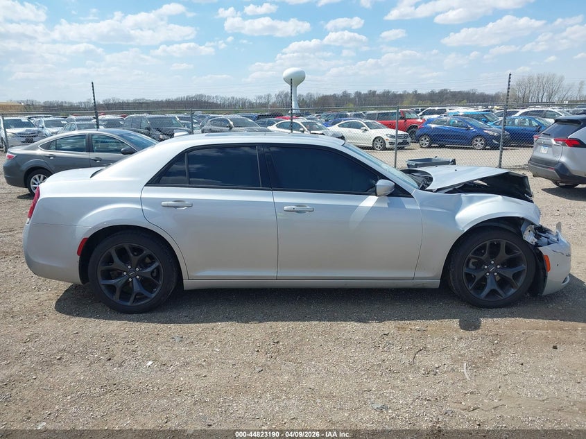 2C3CCABG4PH628545 2023 Chrysler 300 3.6 S silver