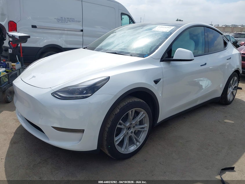 2024 Tesla Model y Long Range Single Motor Rear-Wheel Drive/Rwd white Lot 111044823292 Vin 7SAYGDED8RF093675