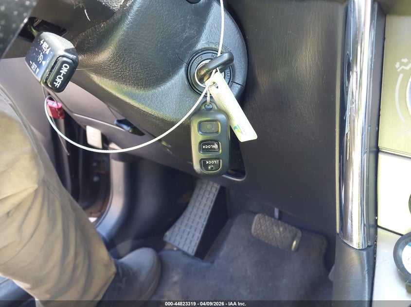 2005 Toyota Matrix Xr VIN: 2T1KR32E25C412569 Lot: 44823319