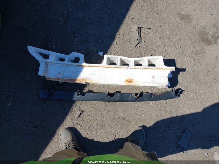 2005 Toyota Matrix Xr VIN: 2T1KR32E25C412569 Lot: 44823319