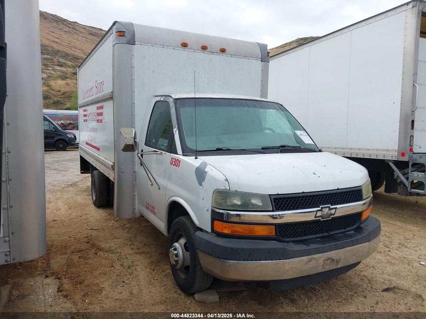 2003 Chevrolet Express Cutaway Base W/C7L/C7N
