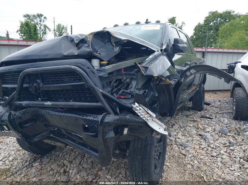 Vin: 3c6ur5nl4hg518554, lot: 45320689, ram 2500 laramie  4x4 6'4 box 20172