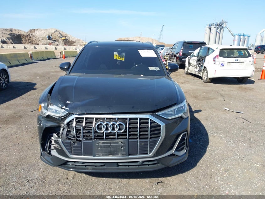 2019 Audi Q3 2.0 2.0T S Line Premium black Lot 111044823464 Vin WA1EECF31K1082127