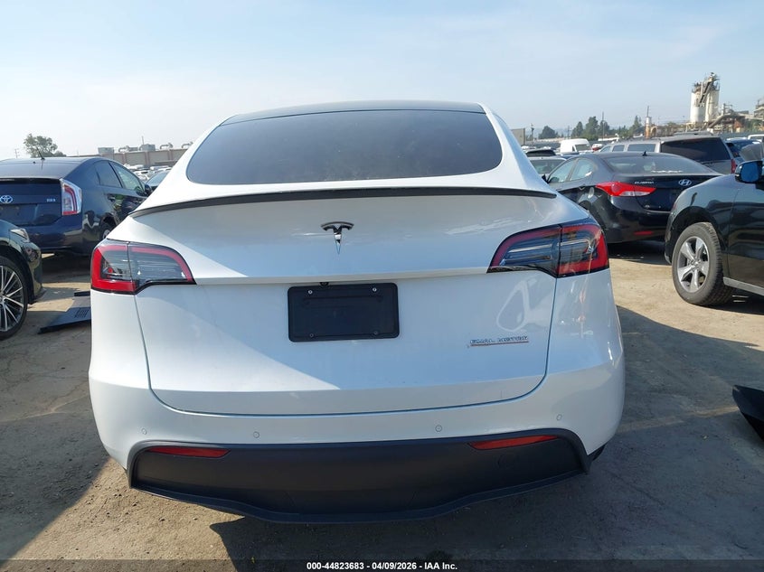 2021 Tesla Model y Performance Dual Motor All-Wheel Drive white Lot 111044823683 Vin 5YJYGDEF0MF146442