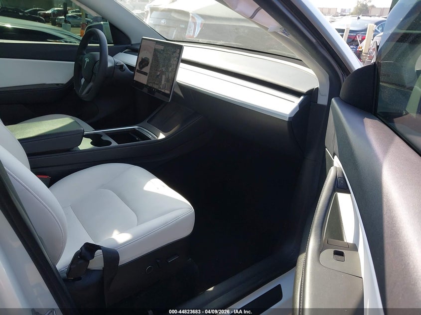 2021 Tesla Model y Performance Dual Motor All-Wheel Drive white Lot 111044823683 Vin 5YJYGDEF0MF146442