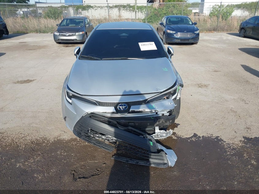 2025 Toyota Corolla 1.8 Hybrid Le white Lot 111044823701 Vin JTDBCMFE0S3075115