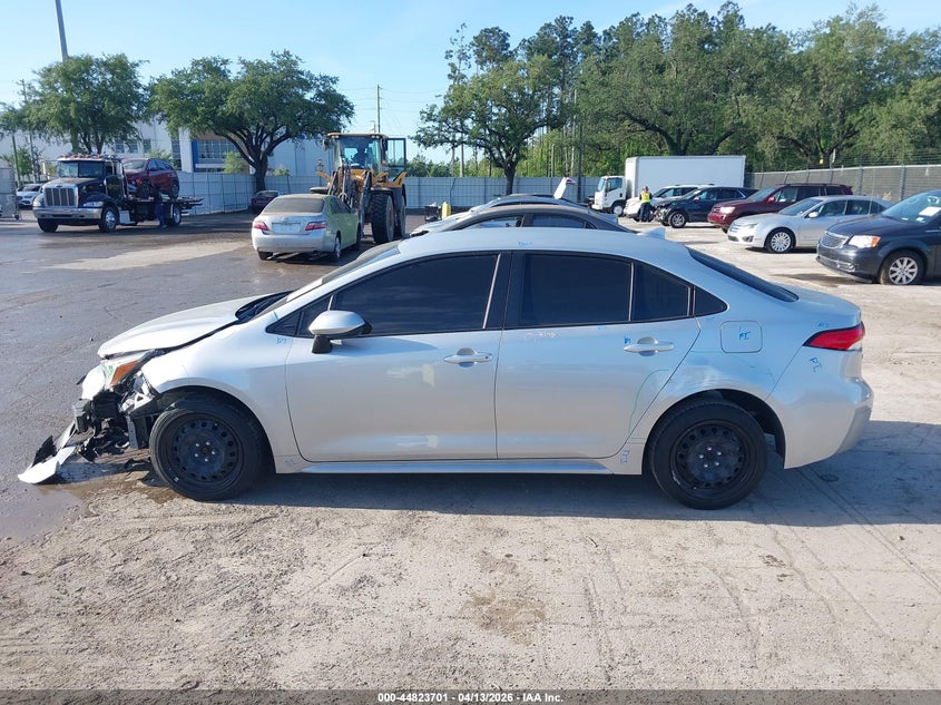 2025 Toyota Corolla 1.8 Hybrid Le white Lot 111044823701 Vin JTDBCMFE0S3075115