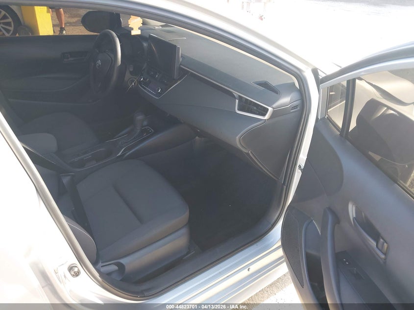 2025 Toyota Corolla 1.8 Hybrid Le white Lot 111044823701 Vin JTDBCMFE0S3075115