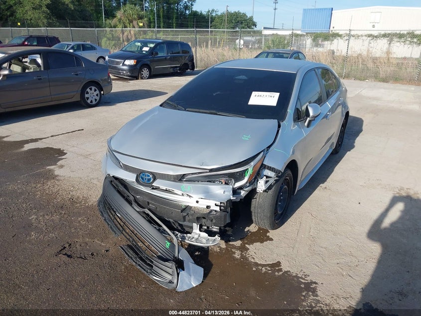2025 Toyota Corolla 1.8 Hybrid Le white Lot 111044823701 Vin JTDBCMFE0S3075115