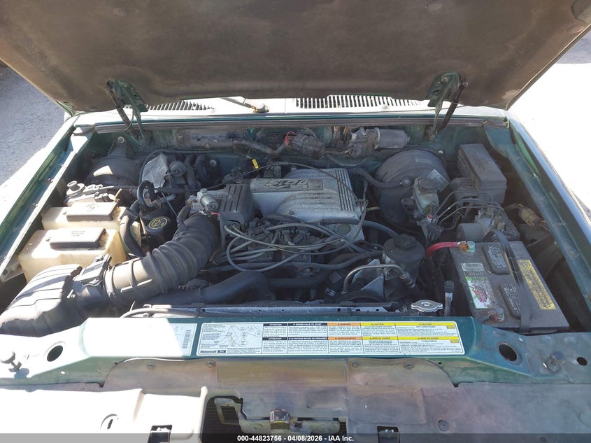 2000 Ford Explorer Xlt VIN: 1FMDU83P8YZC32720 Lot: 44823756