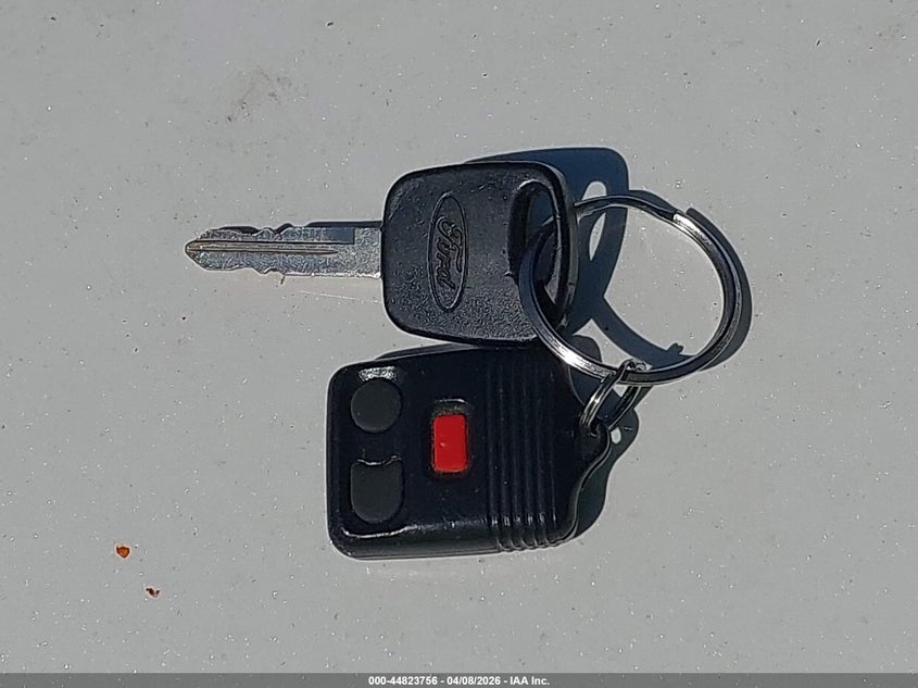 2000 Ford Explorer Xlt VIN: 1FMDU83P8YZC32720 Lot: 44823756