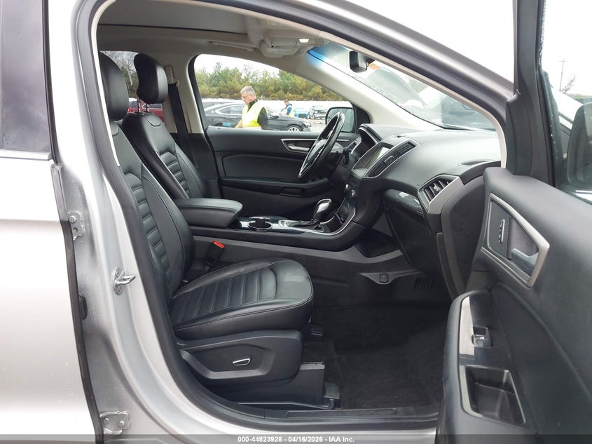 2FMPK3J92JBB12138 2018 Ford Edge 2.0 Sel silver