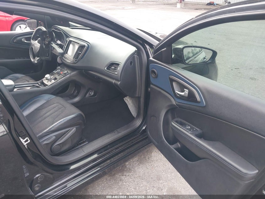2016 Chrysler 200 S