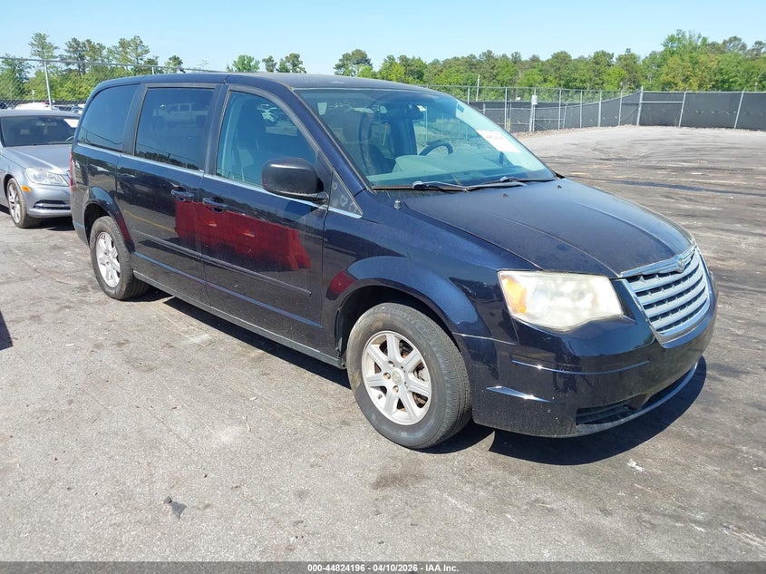 2010 Chrysler Town & Country Lx