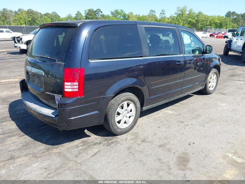 2010 Chrysler Town & Country Lx