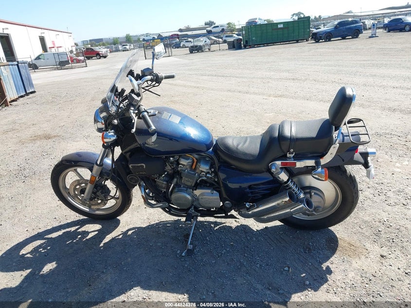 1987 Honda Vf700 C VIN: 1HFRC211XHA306037 Lot: 44824376