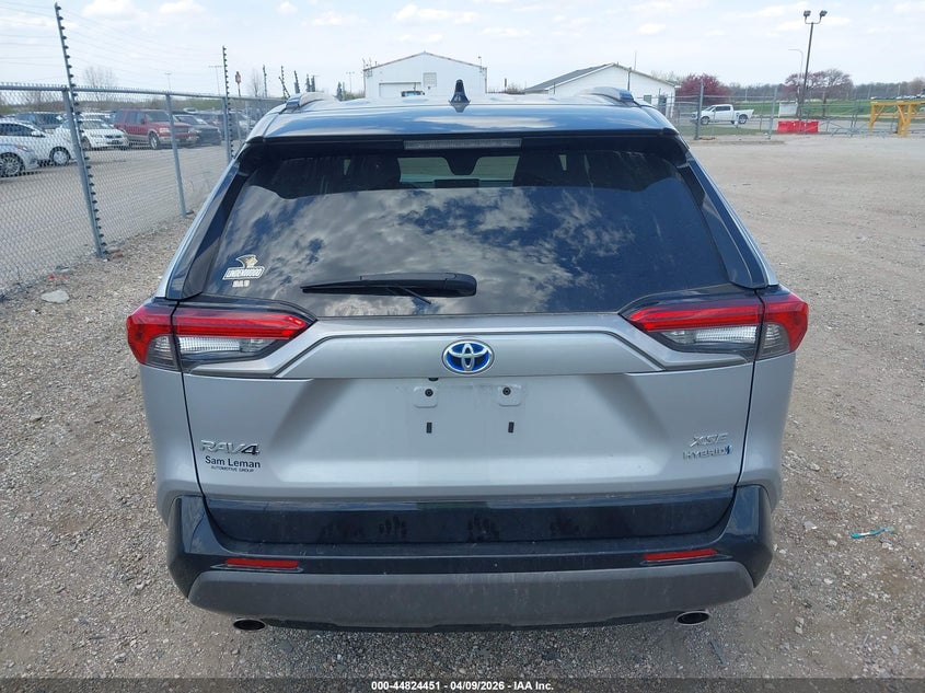 2021 Toyota Rav 4 2.5 Rav4 Hybrid Xse silver Lot 111044824451 Vin 2T3E6RFV4MW027473
