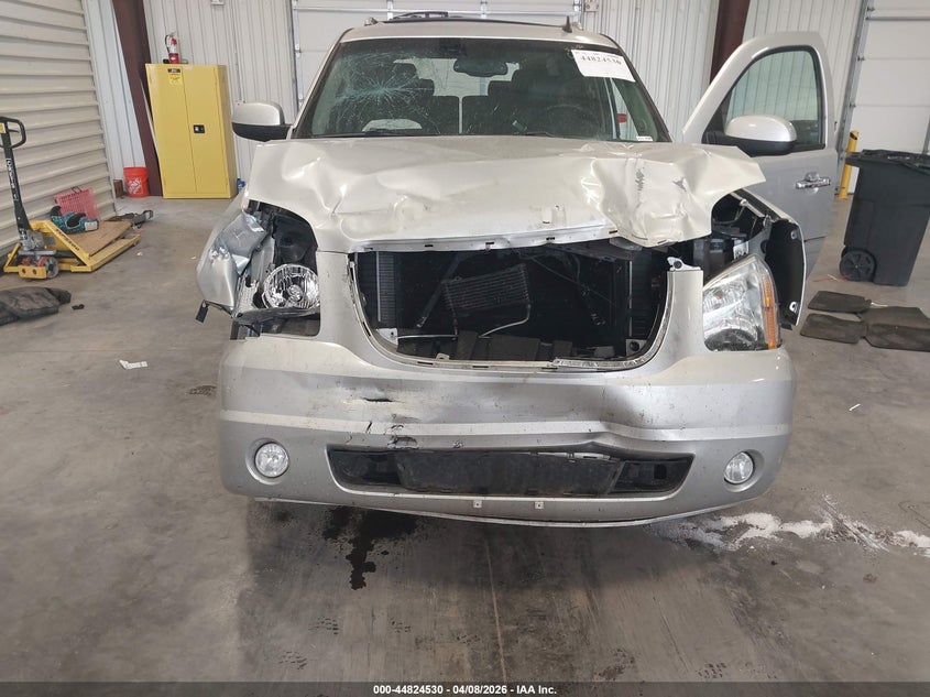 2014 Gmc Yukon 6.2 Xl 1500 Denali silver Lot 111044824530 Vin 1GKS2MEF0ER184631