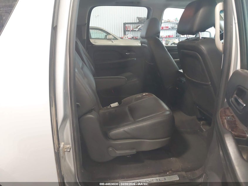 2014 Gmc Yukon 6.2 Xl 1500 Denali silver Lot 111044824530 Vin 1GKS2MEF0ER184631
