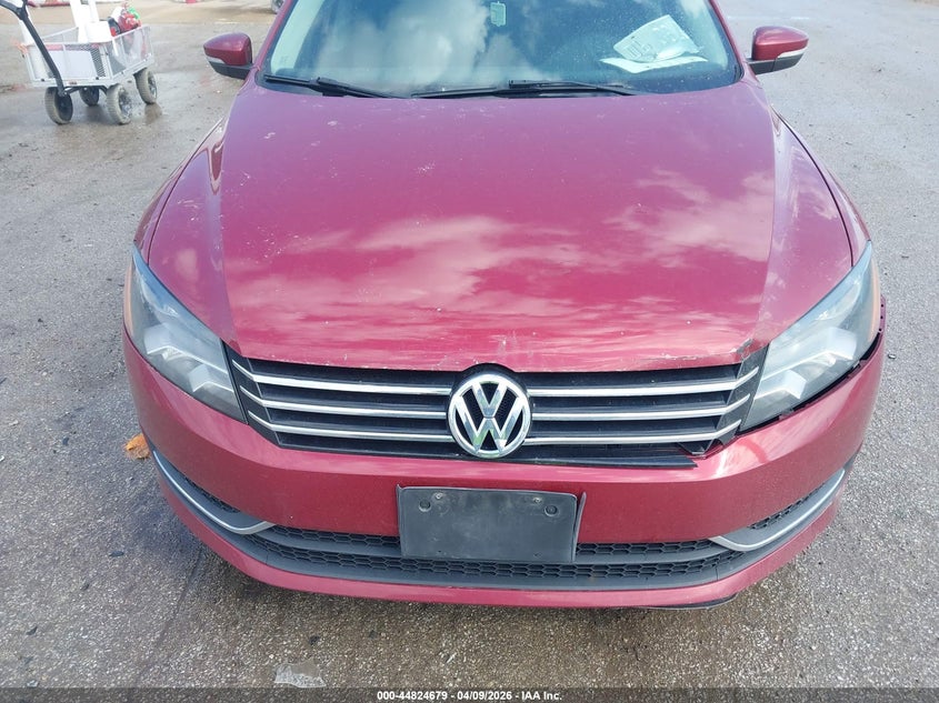 2015 Volkswagen Passat 1.8 1.8T S red Lot 111044824679 Vin 1VWAT7A36FC107555