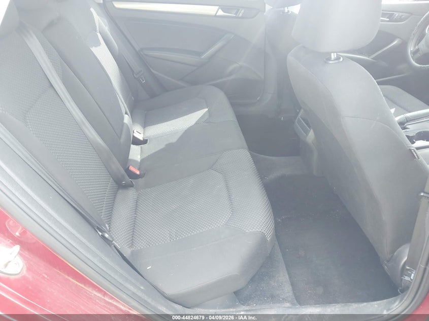 2015 Volkswagen Passat 1.8 1.8T S red Lot 111044824679 Vin 1VWAT7A36FC107555