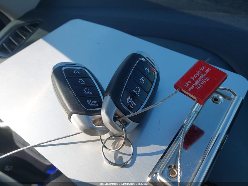 2022 Hyundai Venue Limited VIN: KMHRC8A39NU186803 Lot: 44824902