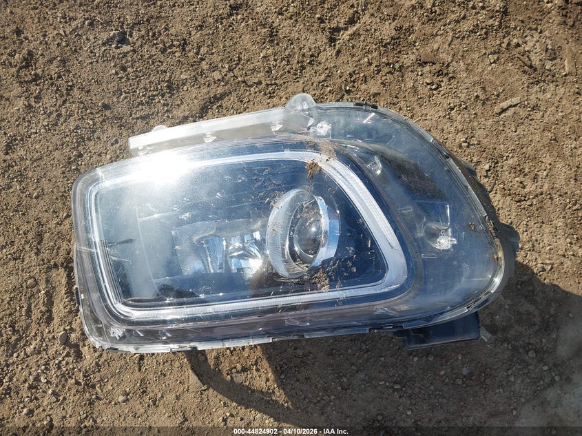 2022 Hyundai Venue Limited VIN: KMHRC8A39NU186803 Lot: 44824902