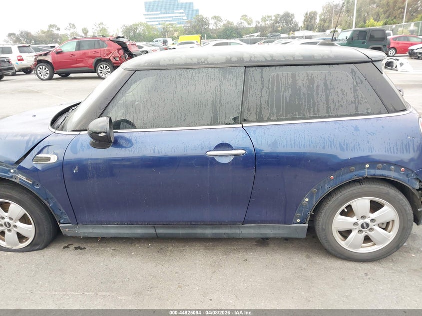 2015 Mini Hardtop Cooper VIN: WMWXM5C5XFT939393 Lot: 44825094