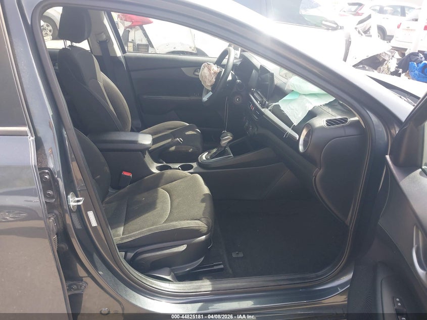VIN 3KPF24AD4ME349737 2021 KIA FORTE LXS
