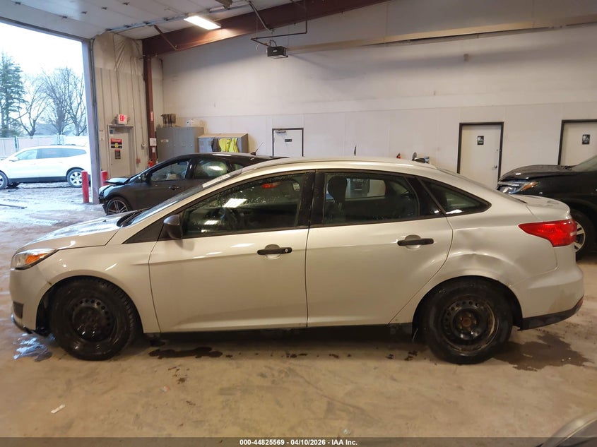 1FADP3E27GL386956 2016 Ford Focus 2.0 S silver