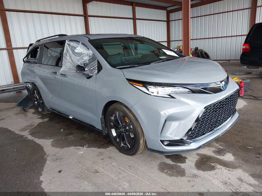 TOYOTA SIENNA XSE 2025
