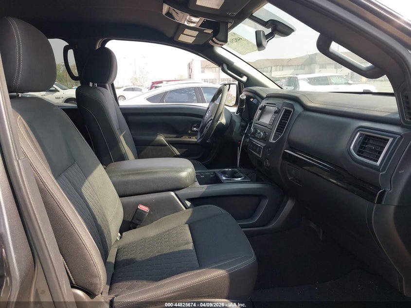 2019 Nissan Titan Sv