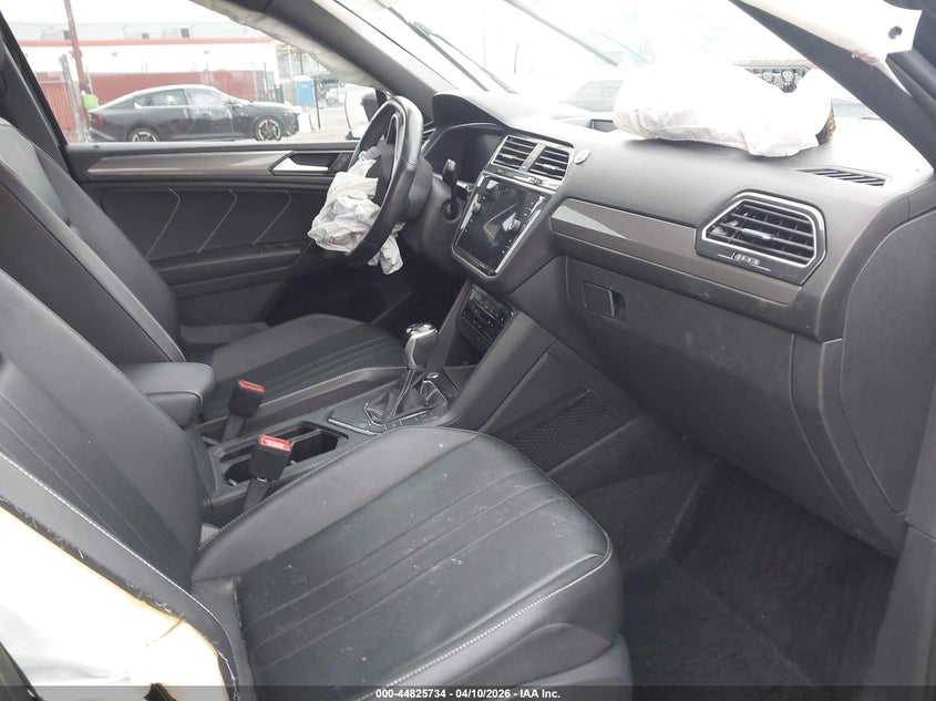 2022 Volkswagen Tiguan 2.0T Se R-Line Black