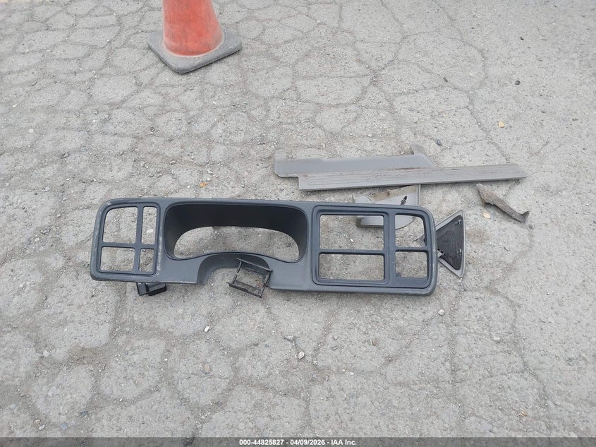 2003 GMC Yukon Xl 1500 Sle VIN: 1GKFK16T73J281616 Lot: 44825827