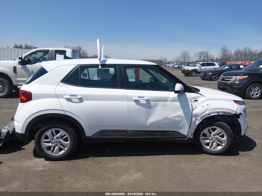 2022 Hyundai Venue Se VIN: KMHRB8A37NU202175 Lot: 44826388