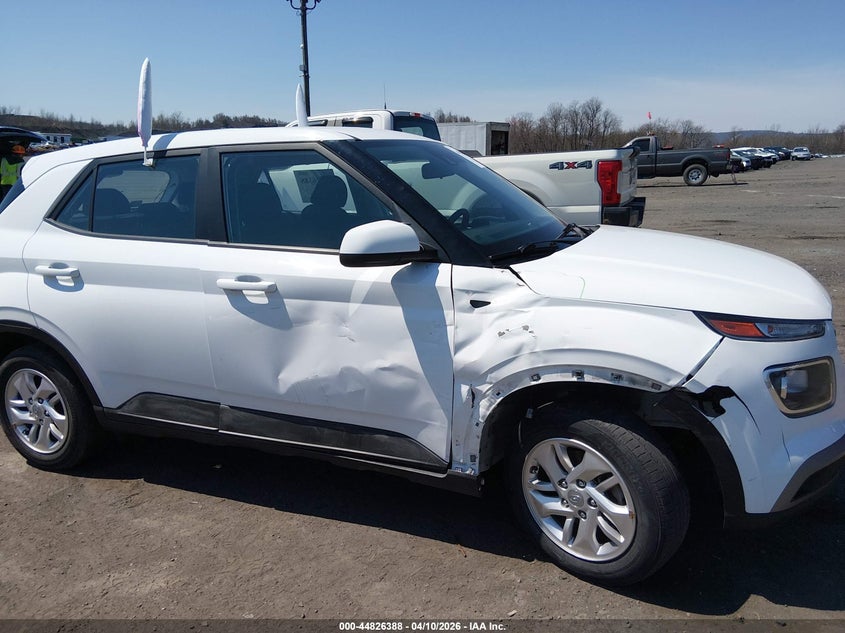 2022 Hyundai Venue Se VIN: KMHRB8A37NU202175 Lot: 44826388
