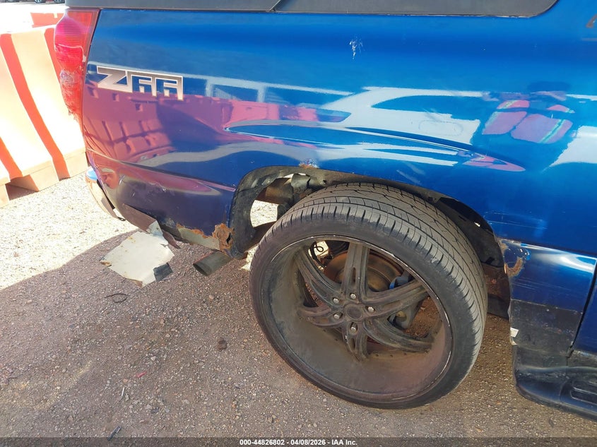 2004 CHEVROLET AVALANCHE TRUCK 5.3L V-8 295HP