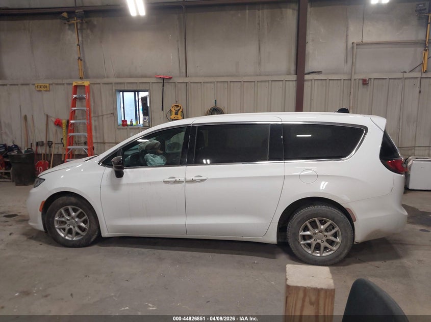 2024 Chrysler Pacifica 3.6 Touring white Lot 111044826851 Vin 2C4RC1FG0RR135510