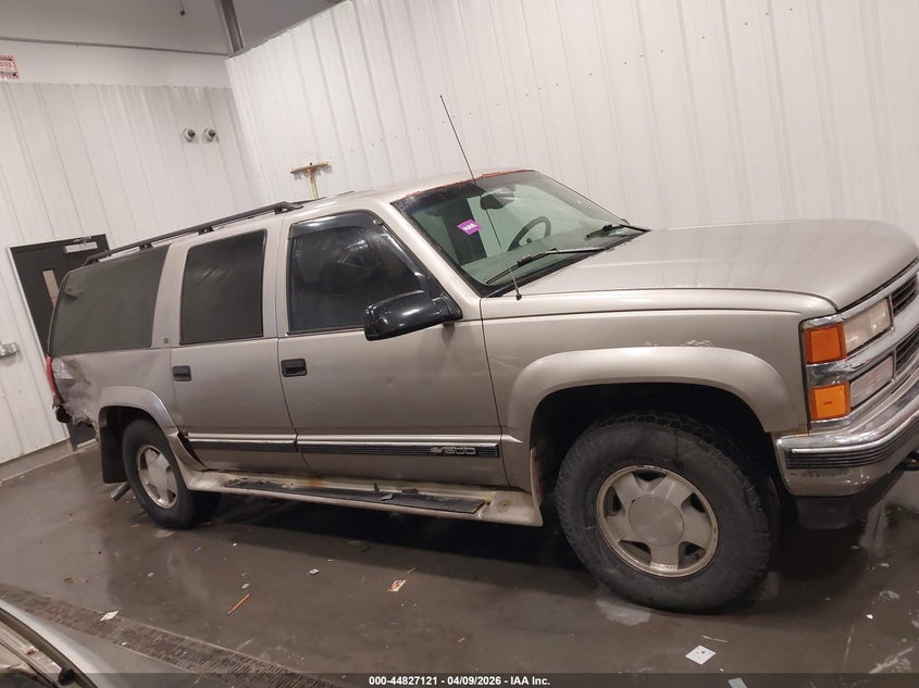 1999 Chevrolet Suburban 1500 Lt VIN: 3GNFK16R5XG144446 Lot: 44827121