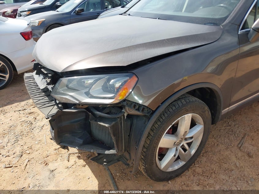 2011 Volkswagen Touareg Tdi Lux VIN: WVGFK9BP7BD005707 Lot: 44827174